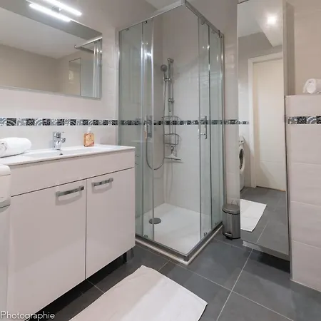 Aniciaca - Recent With Private And Secure Parking Appartement